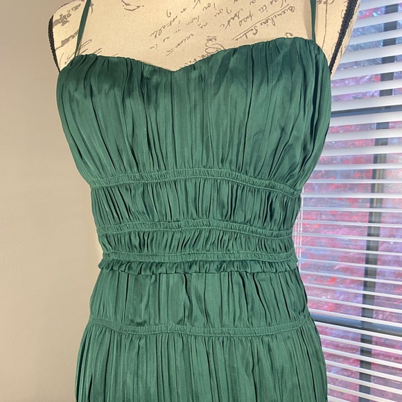 Elegant Emerald Green Anthropologie Gown - Picture 3 of 5